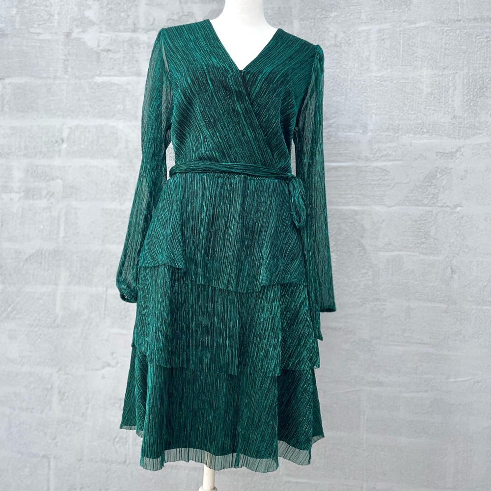 Leslie Fay Green Tiered Waist Metallic Dress Size 12
NWT